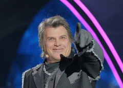 Алексей Глызин спел женским голосом, чтобы его не узнали в шоу «Маска»