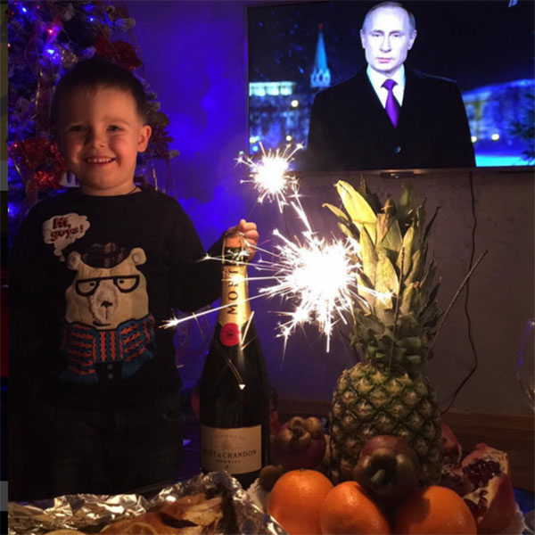 Сын Дарьи и Сергея Тема в новогоднюю ночь не спал!