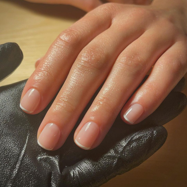 Маникюр без маникюра: как правильно ухаживать за ногтями, если ты их не красишь