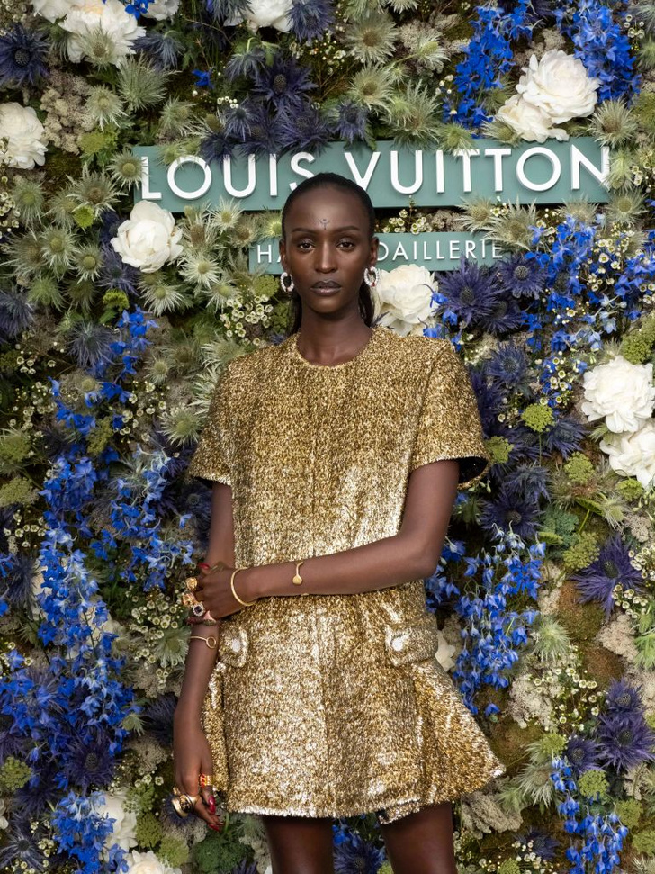 Священная руна на лбу и каскад золота на теле: конголезка Мари-Пьера Какома на вечере Louis Vuitton