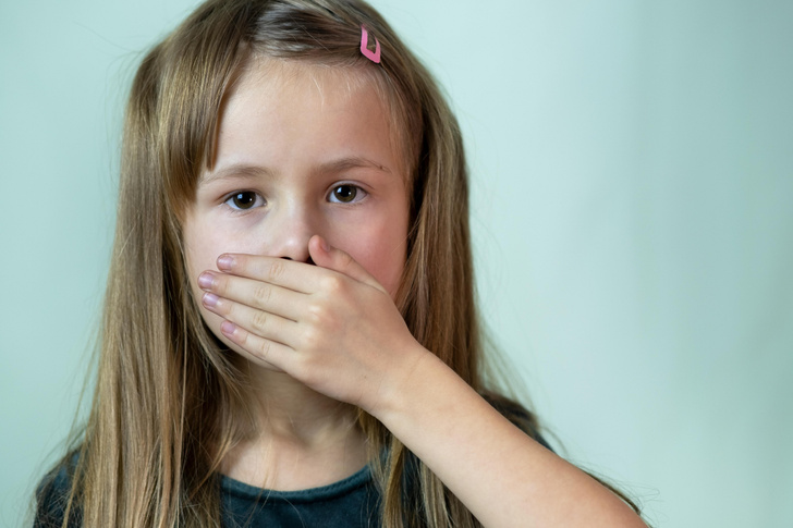 Неприятный запах изо рта у ребенка: что делать