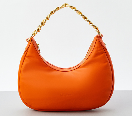 Яркая оранжевая сумка 
