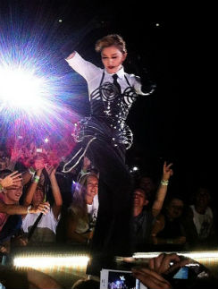 Мадонна в знаменитом корсете от Жан-Поль Готье