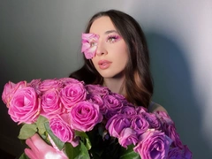«Рубят миллионы и в ус не дуют»: что делать с завистью к красивой жизни блогеров?