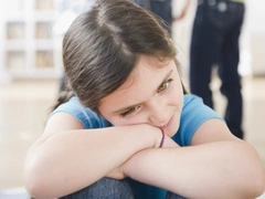 Женщина решила удалить волосы на ногах своей 6-летней дочери, и ее поддержали многие матери