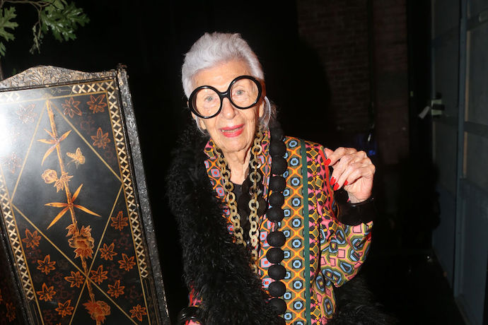 Модный возраст: иконе стиля Айрис Апфель исполнилось 100 лет
