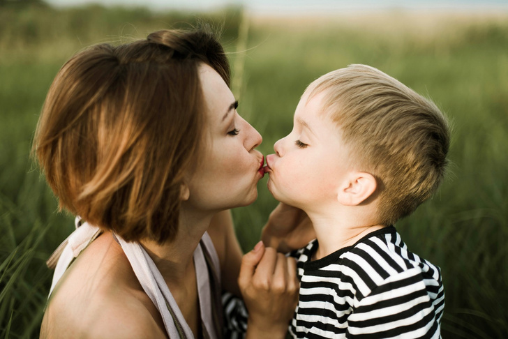 Можно ли целовать ребенка в губы мнения специалистов