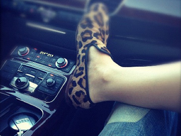 Ксения Собчак обожает обувь на плоской подошве
