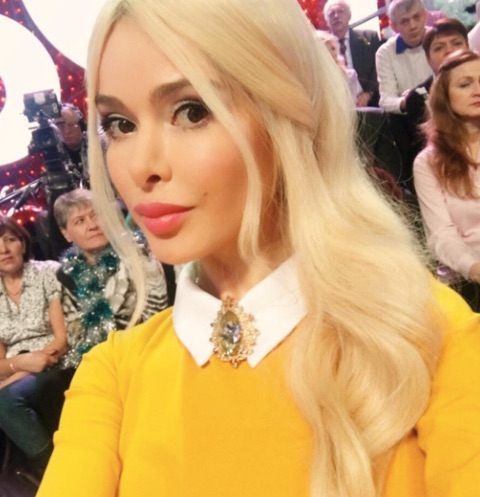 Актриса и певица Алена Кравец