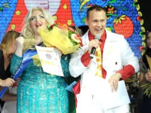 Степан Меньщиков отметил день рождения среди толстушек