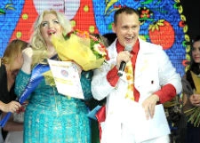 Степан Меньщиков отметил день рождения среди толстушек