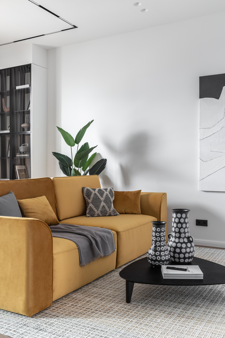 Светлый диван в интерьере: плюсы и минусы, материалы, формы, сочетания с другими цветами