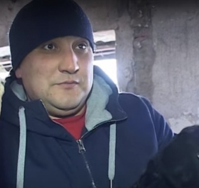 Подкарауливает с ножом в руках: видео, на котором бывший муж убивает Дину Махиянову