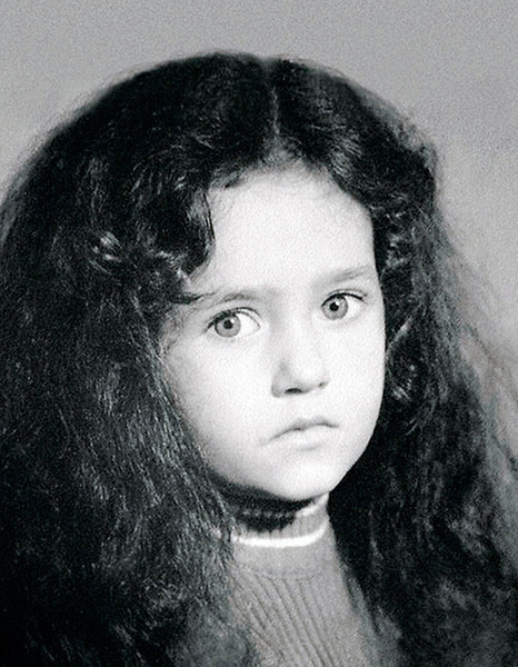 Пережила потерю ребенка, 5 лет скрывала дочь: 8 фактов из жизни Виктории Исаковой