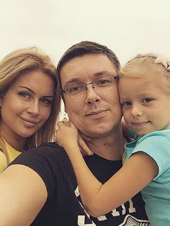 Андрей Чуев с дочкой и Марина Африкантова