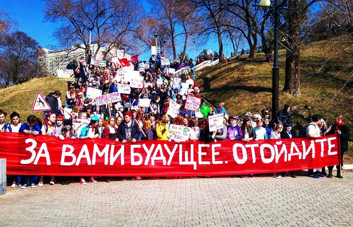 Самые остроумные, абсурдные, стебные лозунги «Монстрации-2016»