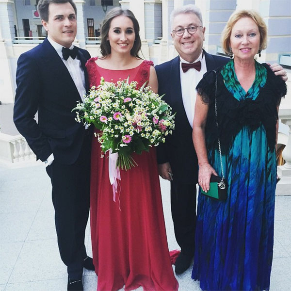 Галина и Петр пригласили на свадьбу все семейство Винокуров – Владимира Винокура, его супругу и дочь Анастасию с мужем