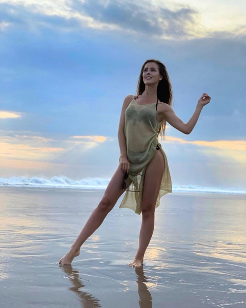 Анна Бузова