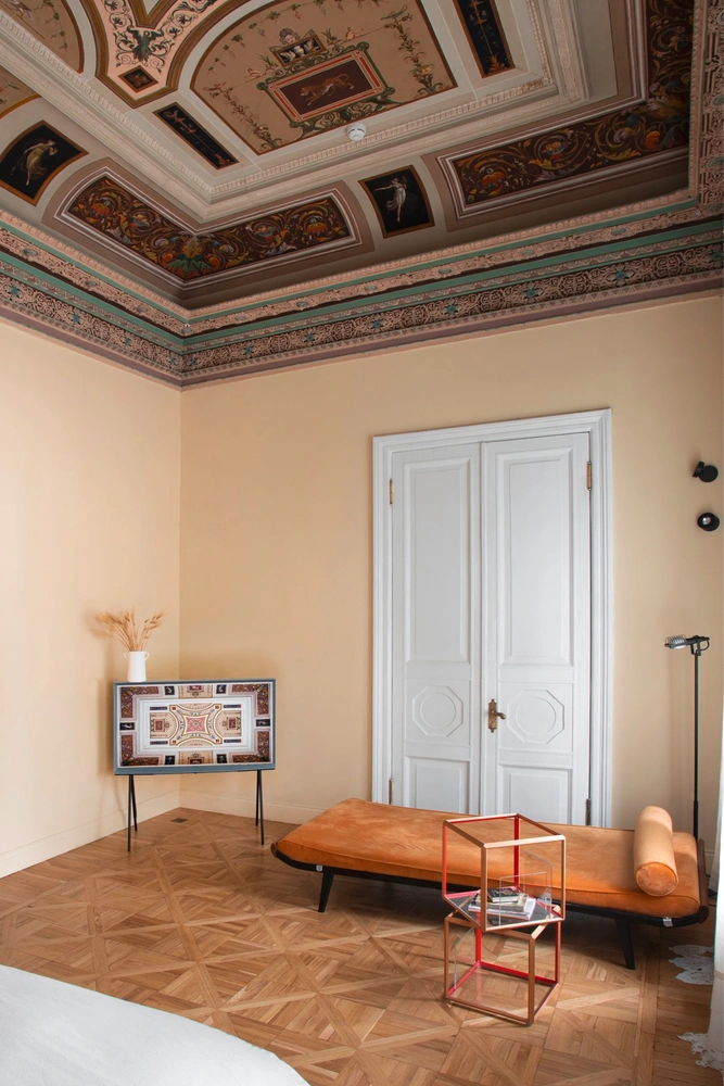 Телевизор Samsung The Serif в отеле «Рихтер» | mcmaison.ru