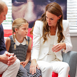 Маленькая принцесса: очень милый жест, который Шарлотта переняла у Кейт Миддлтон — а вы его замечали?