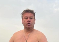 Губерниев обнажился и назвал себя секс-машиной, а французы создали духи в честь Литвиновой. Соцсети звезд