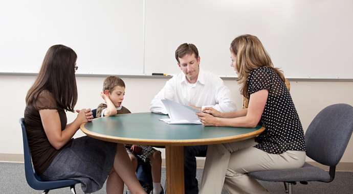Родители VS учителя: 9 правил конструктивного общения