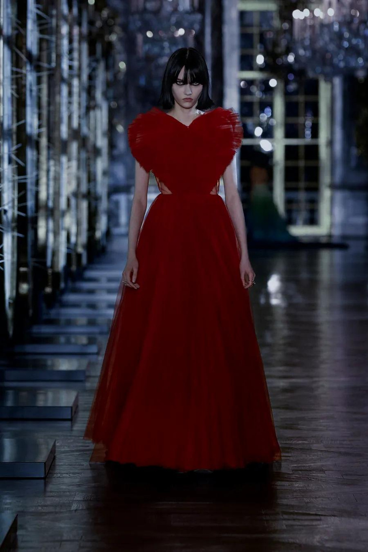 Фото №1 - Королевство кривых зеркал: коллекция Dior FW21
