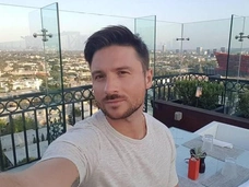 Лазарев скучает по покойному брату: «Как жаль, что не успел пожить. Знаю, ты приглядываешь за нами сверху»