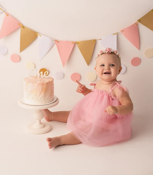 Платье принцессы и розовый торт. Анастасия Костенко и Дмитрий Тарасов отметили день рождения младшей дочери