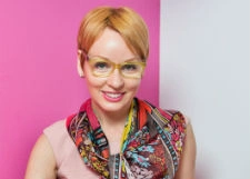 Жанна Эппле женит сына