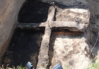 Есть надежда восстановить костюм: под Смоленском археологи раскопали камерное женское погребение X века