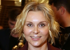 Яна Троянова: «Начала зарабатывать больше, чем Вася, но мужчину с яйцами это не может смутить»