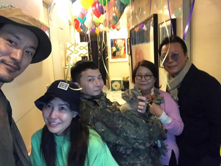 Фанаты трогательно встретили G-Dragon из армии