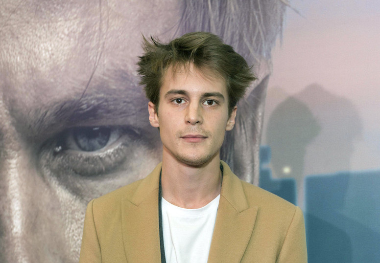 Изменял Панфиловой и замутил с еще замужней Пожарской? Путь к семейному счастью Ивана Янковского