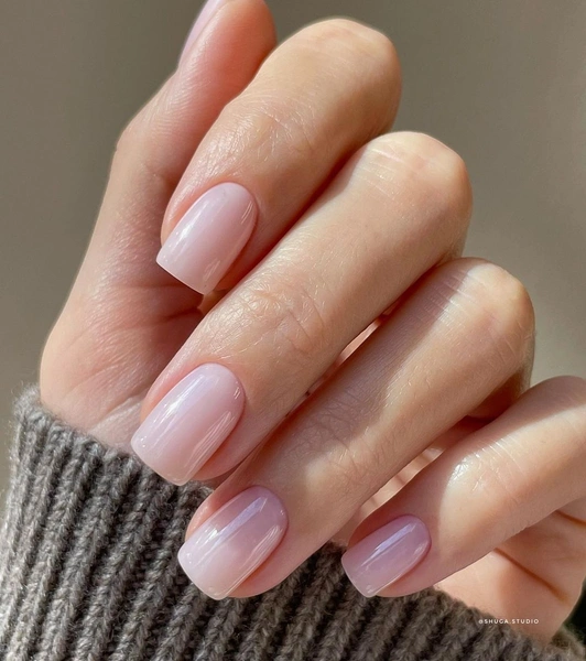 Ставим лайк: Lip gloss nails — красивый тренд нежного маникюра на зиму 2023 🌸