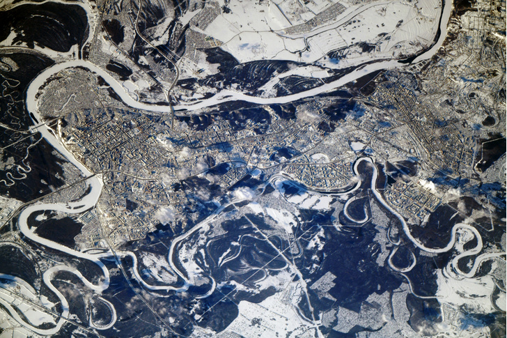 Найдите свой: как выглядят из космоса города России (25 фото)
