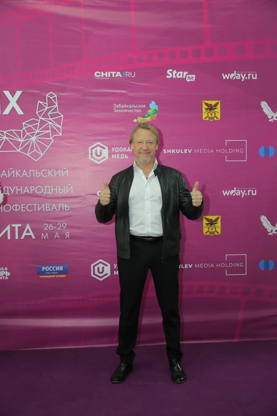 Дмитрий Харатьян