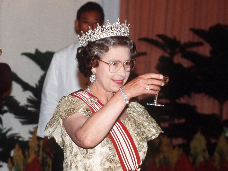 Ее Величество произносит тост во время банкета в Сингапуре, 10 октября 1989