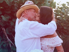 Деми Мур отметила с Брюсом Уиллисом десятую годовщину его свадьбы со второй женой