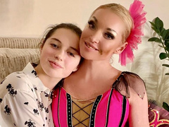 «Мерзкий социум»: дочь Волочковой затравили в Сети за внешность и пение