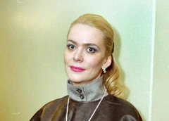 Алена Яковлева похоронила мать