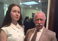 Дочь Леонида Якубовича: «Даже на отдых нельзя папу вдвоем с мамой отправить»
