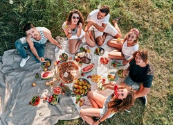 Отдых испорчен: 4 продукта, которые никогда нельзя брать на пикник (но вы это делаете)
