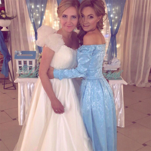 Евгения Феофилактова с сестрой Натальей в день ее свадьбы