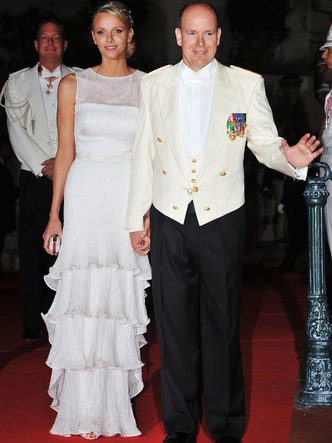 После венчания: вторые свадебные платья королевских невест