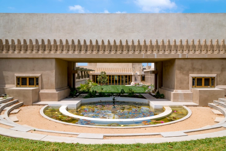 Источник: Hollyhock House