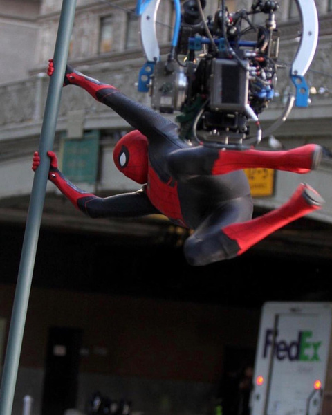 Зендая и Нью-Йорк на свежих фото со съемок «Человека-паука»