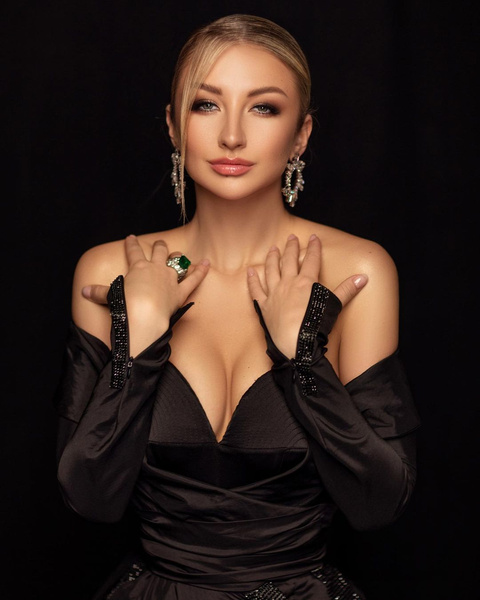 Марго Овсянникова впервые стала мамой: вспоминаем секси-фото певицы, которая прославилась еще на «Дом-2»