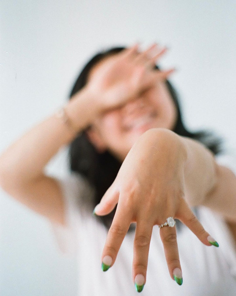 Зеленый френч: Лана Кондор показала простой и красивый маникюр на длинные ногти