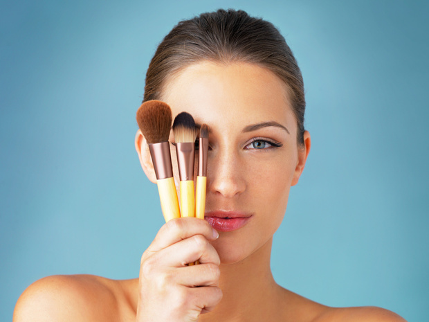 Фото №1 - Как сделать макияж, если кожа шелушится: секреты визажистов